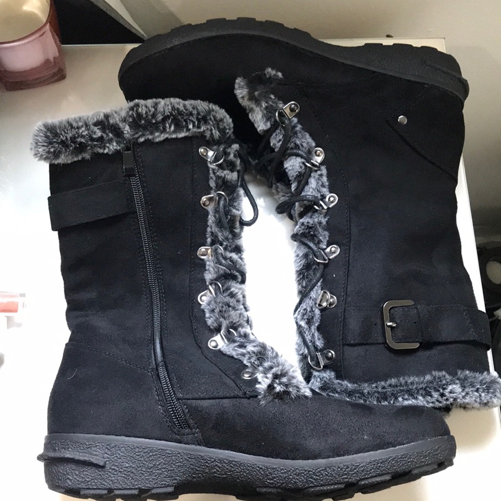 Black boots with fur